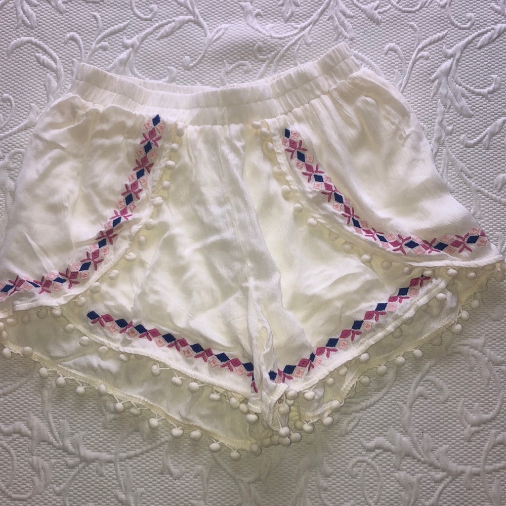 Francesca’s Pom Pom Shorts Size Small